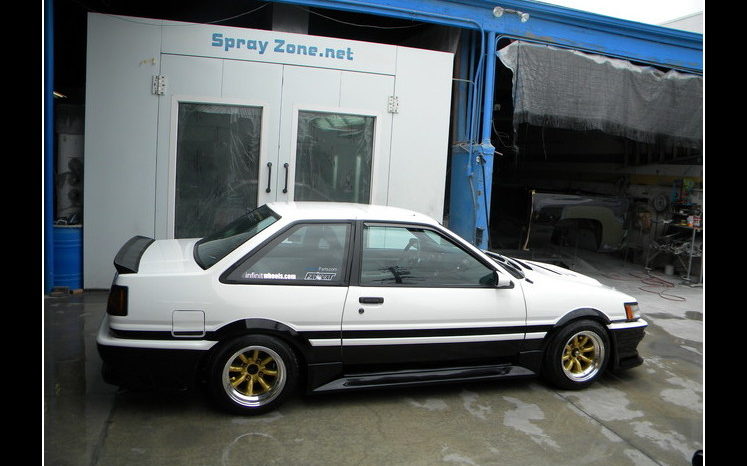 At the paint booth: AE86 / workshop view